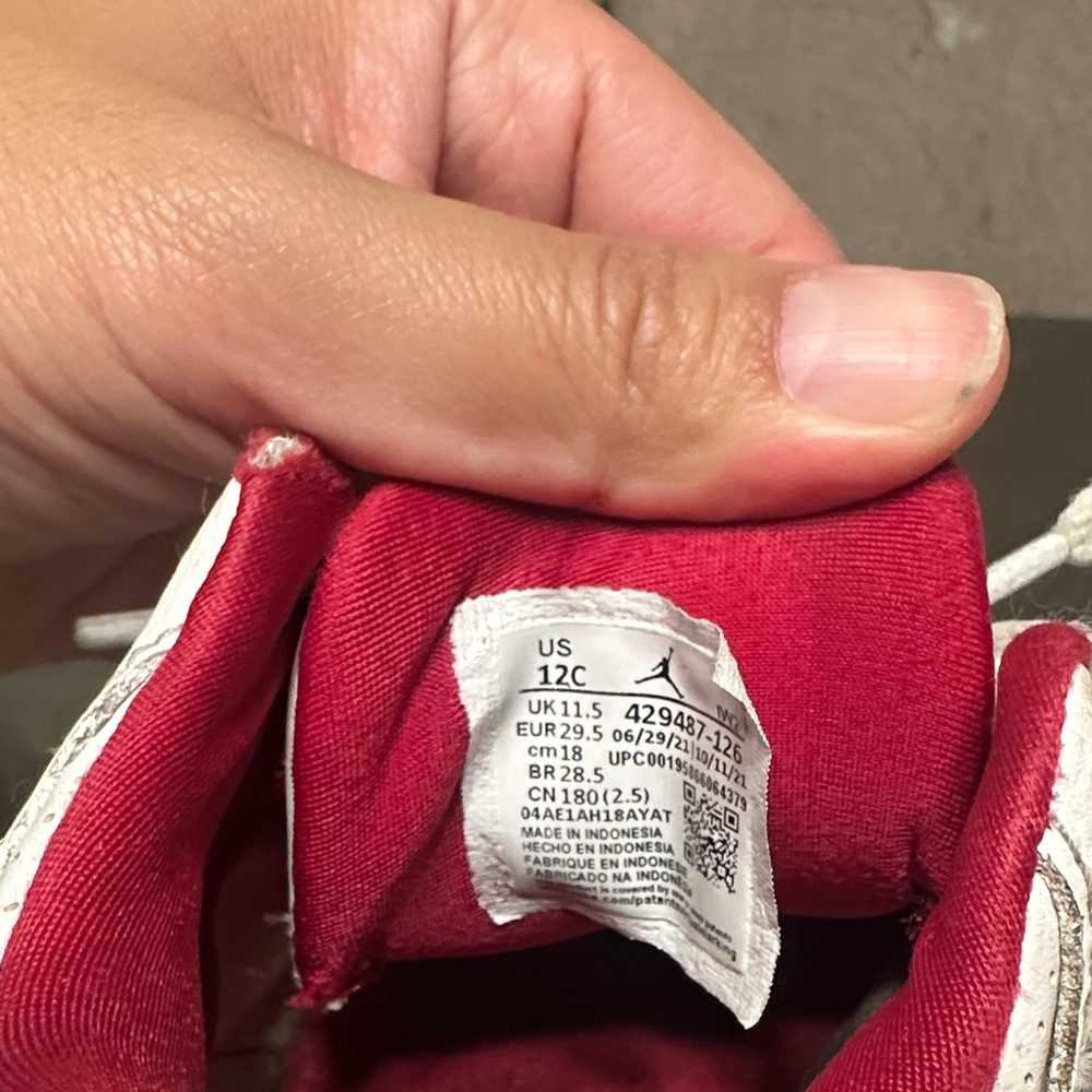Kids White and Red Jordan 3 Sneakers - Picture 4 of 4